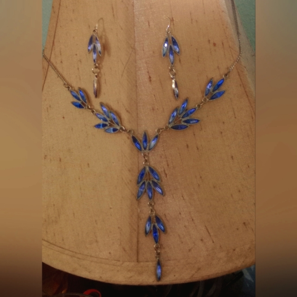 Necklace & earrings set
